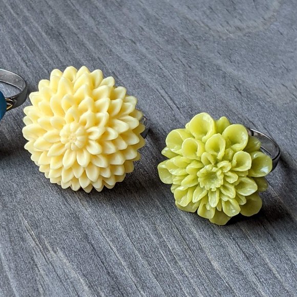 Floral Resin Rings Set of 3 - Blue Cherry Blossom, Yellow Mum, Green Dahlia - Picture 9 of 13